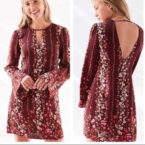 UO KIMCHI BLUE Red Floral Bell Sleeve Shift Dress Size Small